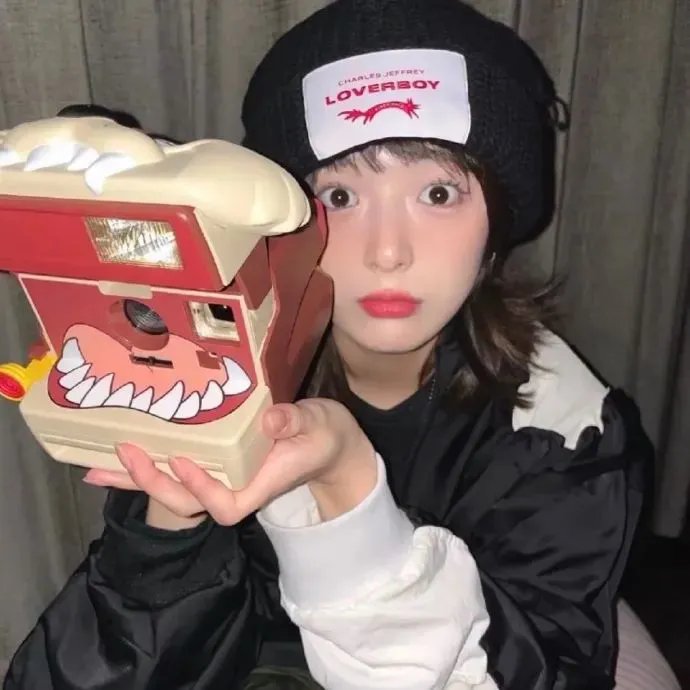 拿针的女孩